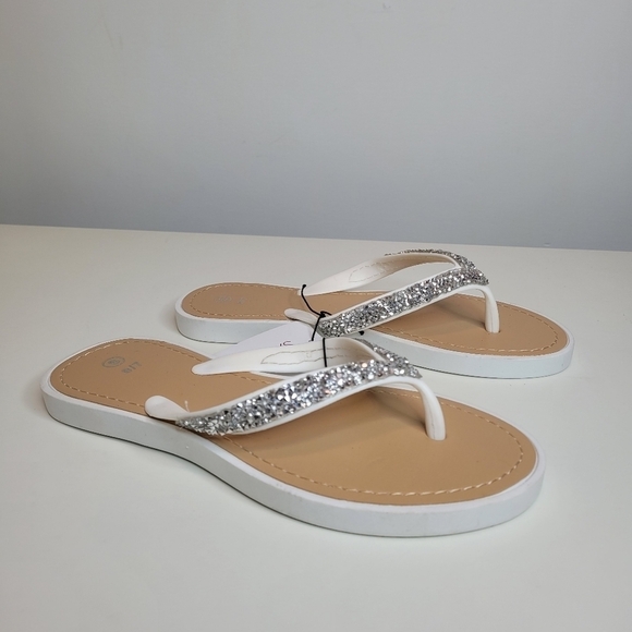 unknown Shoes - White Thong Flip Flop Sandals with Sparkle Glitter Size Women's Small 6/7